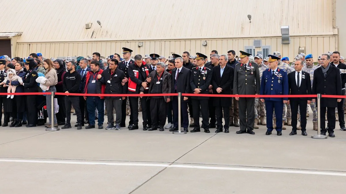 Şehit eşinden üniformalı veda