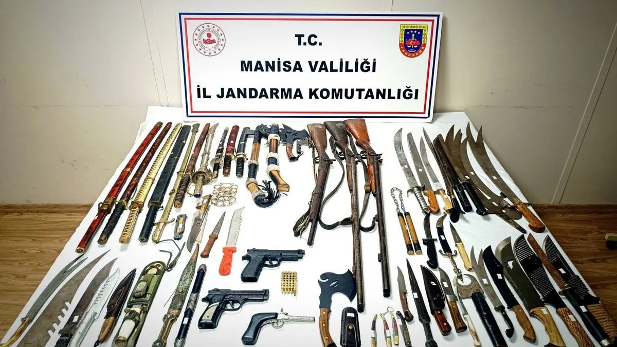 Manisa’da ruhsatsız silah ve kesici alet operasyonu